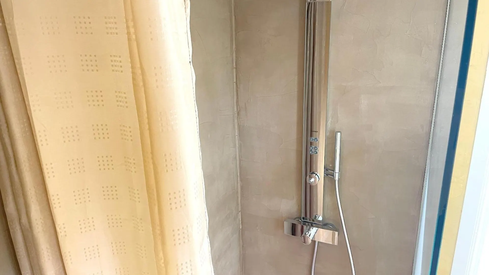 Apartment Studio With Furnished Terrace And Wifi At Charleroi Belgium