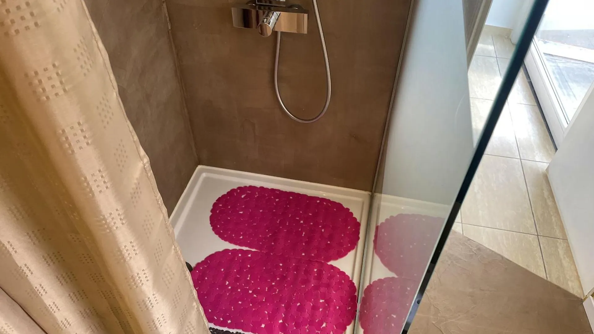 Studio With Furnished Terrace And Wifi At Charleroi Apartment