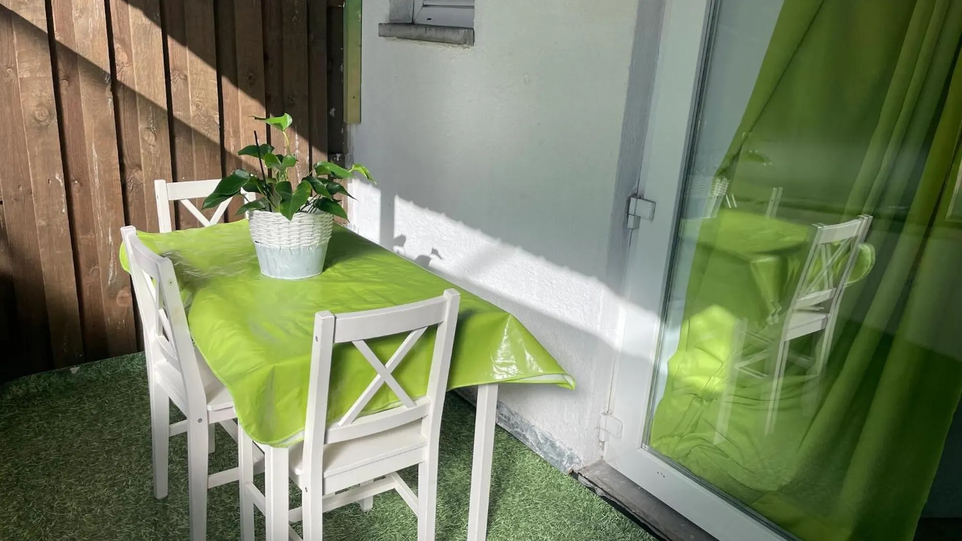 Apartment Studio With Furnished Terrace And Wifi At Charleroi
