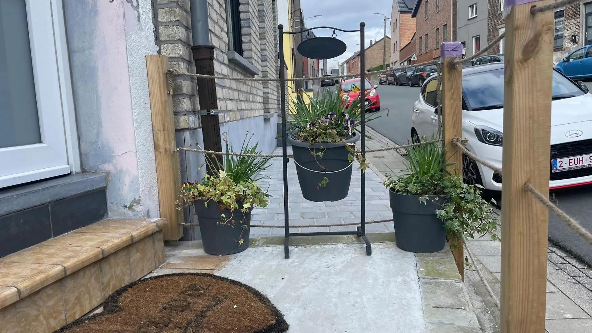 Apartment Studio With Furnished Terrace And Wifi At Charleroi