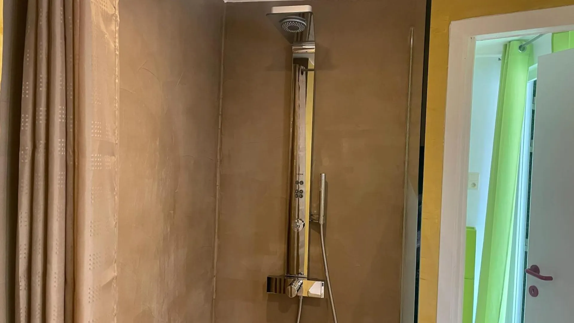 Studio With Furnished Terrace And Wifi At Charleroi Apartment