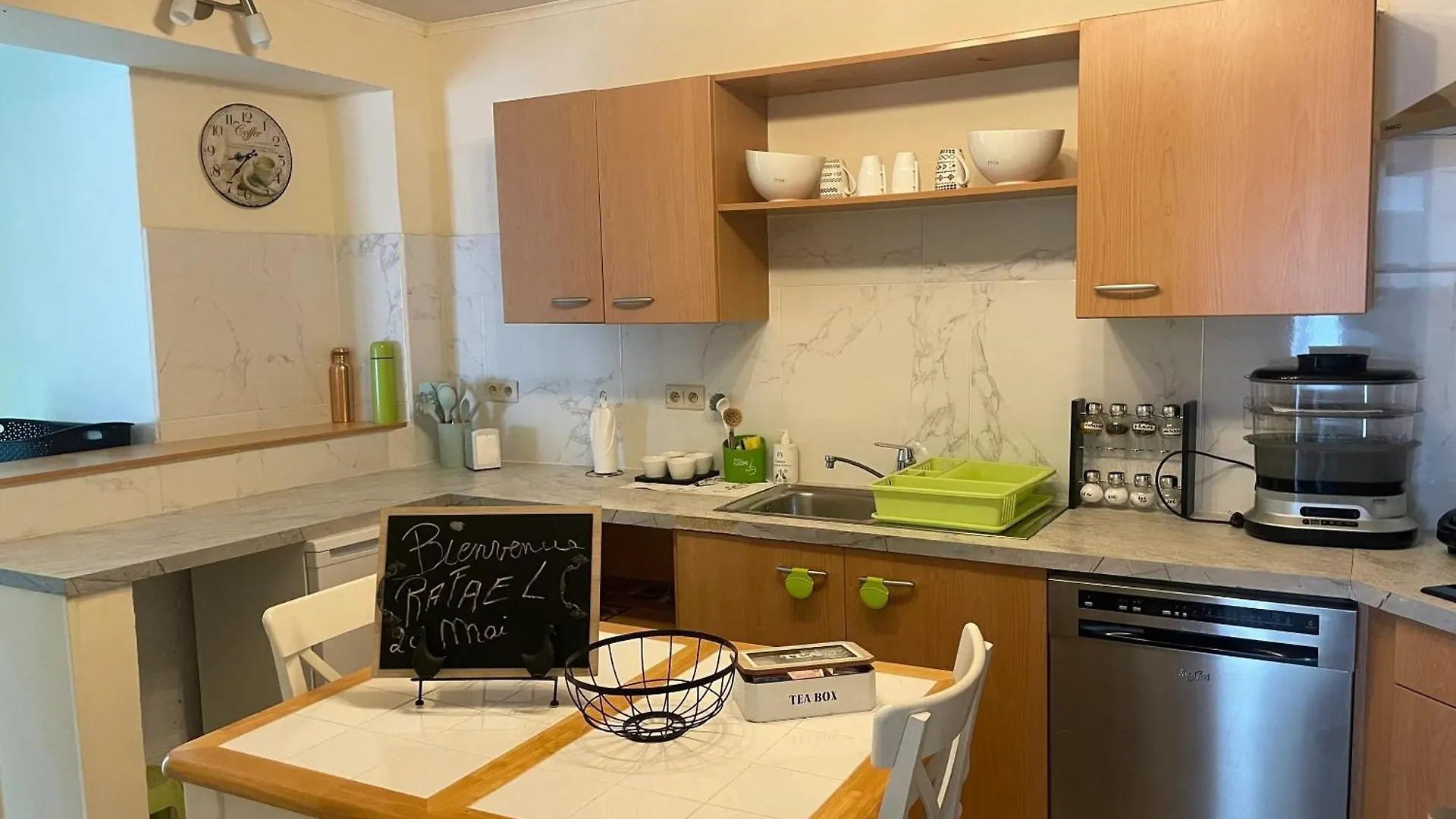 Studio With Furnished Terrace And Wifi At Charleroi Apartment